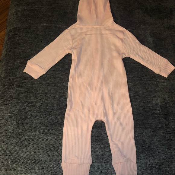 Pink ribbed one piece outfit size 70/6m - Picture 3 of 3